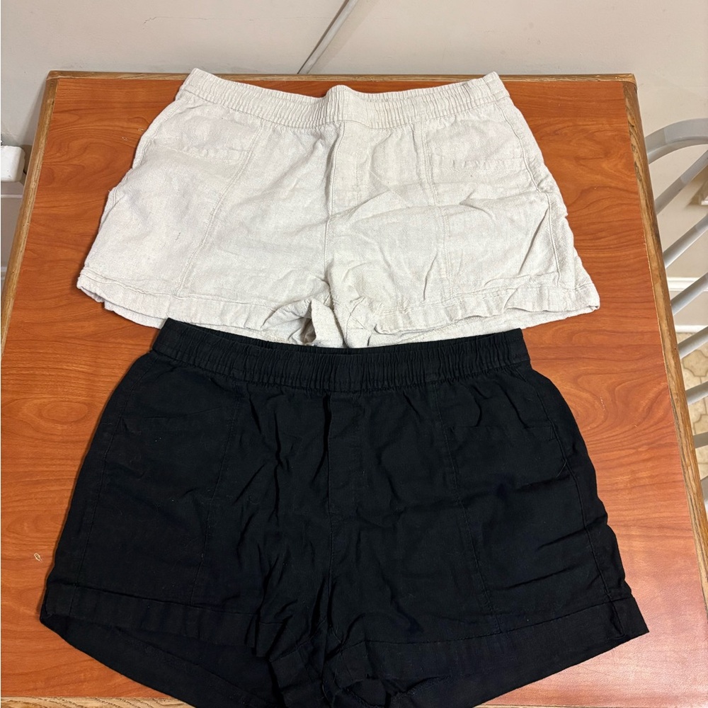 Set of 2 Old Navy Black and Cream Women’s Cargo Shorts